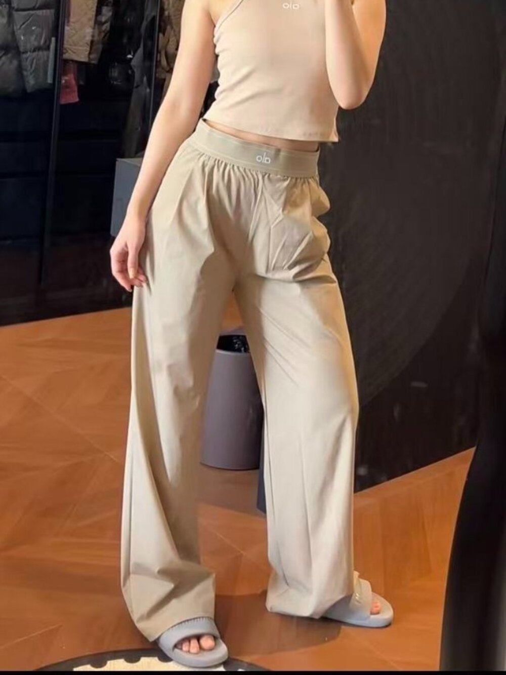 NWT💼😀ALO Yoga Suit Up Trouser Gravel | Office Chic Wide Leg Pants (Regular) - Picture 9 of 9